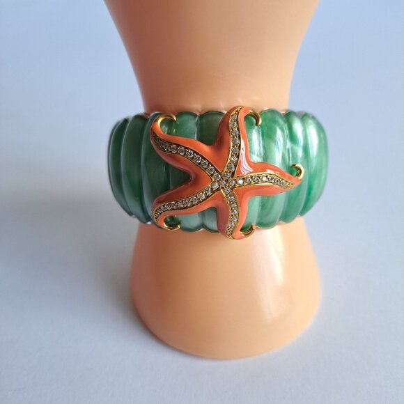 New Angelique De Paris gold plated starfish green bangle bracelet. - Picture 11 of 17